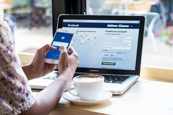 «فيسبوك» يدفع لمنشئي المحتوى أكثر من مليار دولار خلال 2022