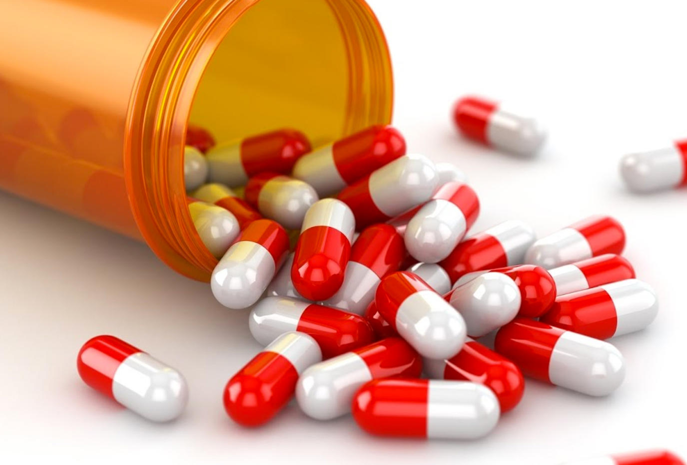 المضادات الحيوية تهدد بالوفاة.. وشعبة الأدوية تدرس منع صرفها إلا بـ«روشتة»