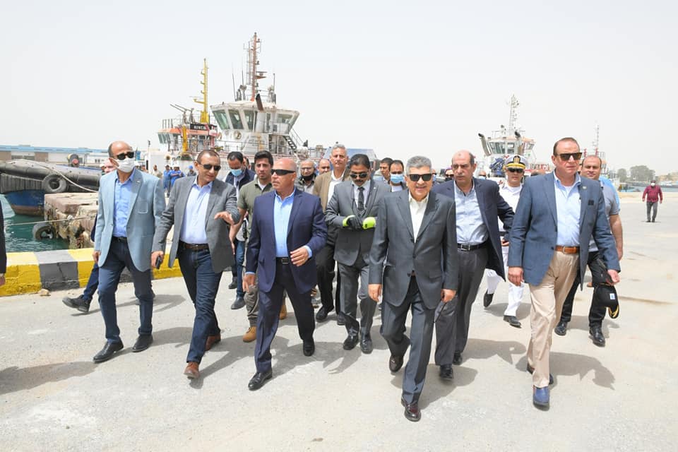بناء أسطول مصري من السفن لنقل الصادرات والواردات بالتعاون مع «النقل»