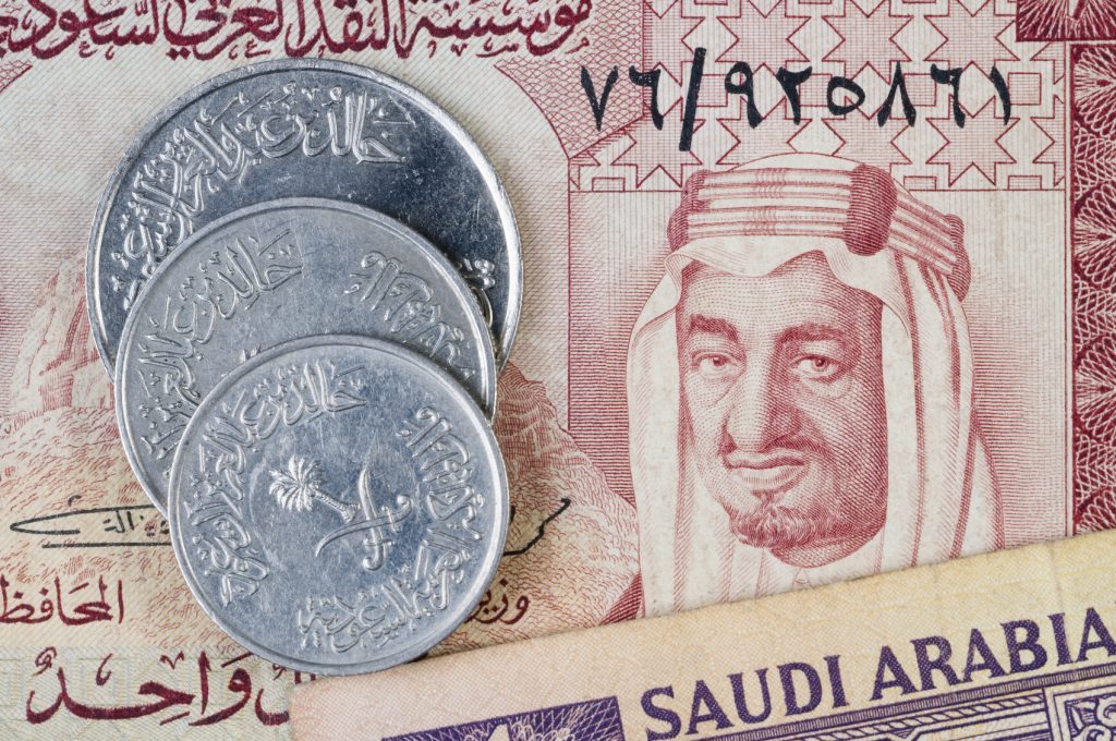 الريال السعودي أمام العملة المحلية