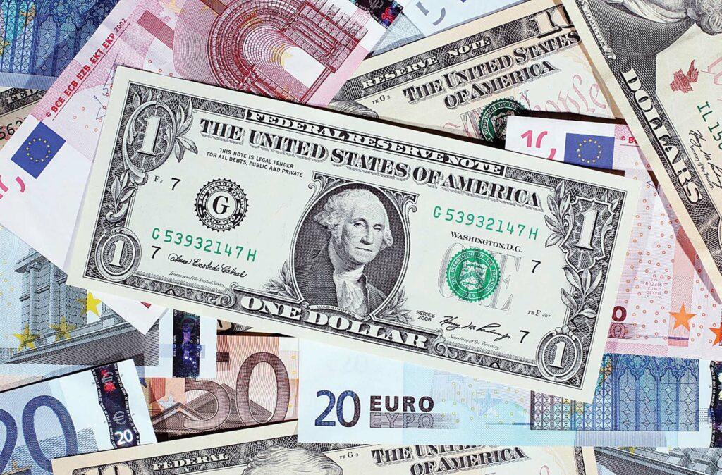 أسعار العملات الرئيسية بالبنوك اليوم الإثنين 17 أكتوبر 2022