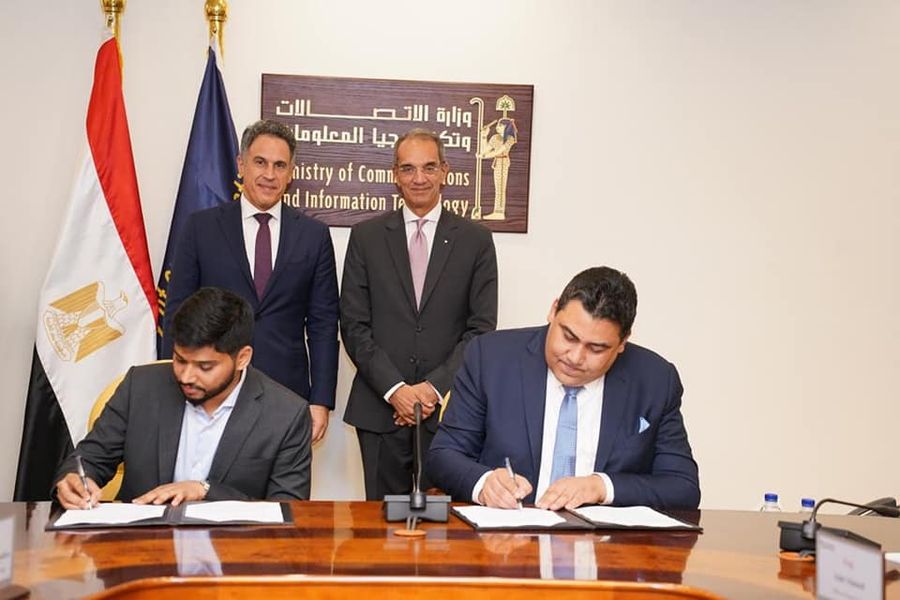 «المصرية للاتصالات» توقع اتفاقية إنشاء مركز بيانات سحابي مع «sap» العالمية