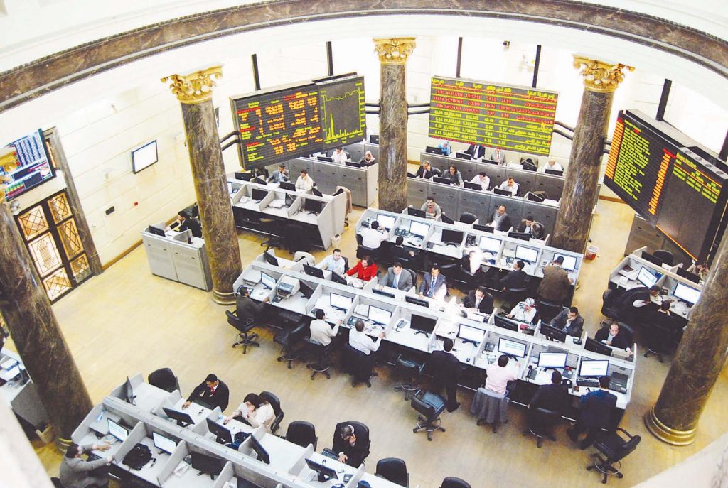 البورصة المصرية تسجل أداءً متباينًا للمؤشرات منتصف التعاملات