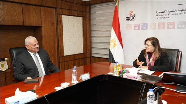 وزيرة التخطيط تناقش مشروعات الخطة الاستثمارية لمحافظة السويس خلال 2022/2023