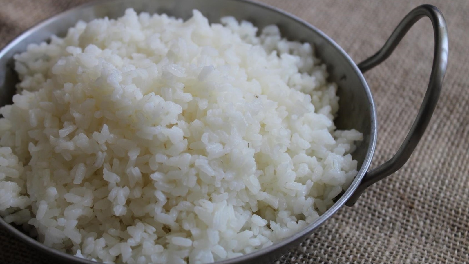 تجار: إلغاء تسعير الأرز يزيد المعروض ويقضي على أرباح المحتكرين