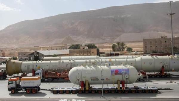 قناة السويس تعلن وصول 3 من أبراج التقطير للغاز تمهيدًا لنقلهم للصحراء الغربية