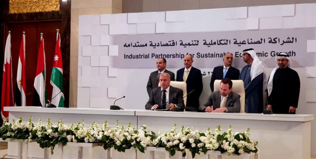 مصر توقع 12 اتفاقية مع الإمارات والأردن والبحرين باستثمارات تتجاوز 2 مليار دولار