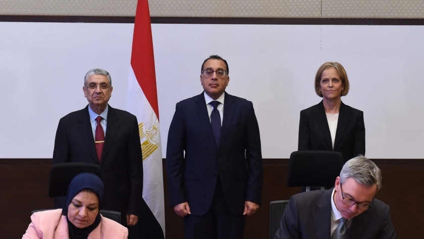 مصر توقع مذكرة تفاهم لبدء دراسات مشروع تصدير الطاقة المتجددة إلى أوروبا
