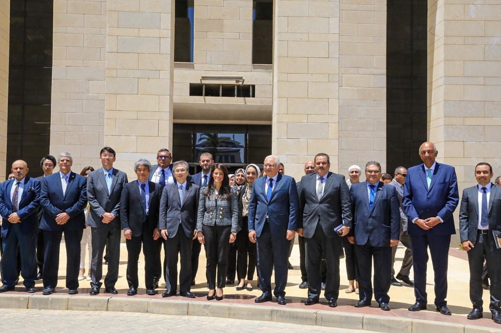 «المشاط» والسفير الياباني بالقاهرة يناقشان جهود تعزيز التعاون الإنمائي بين البلدين