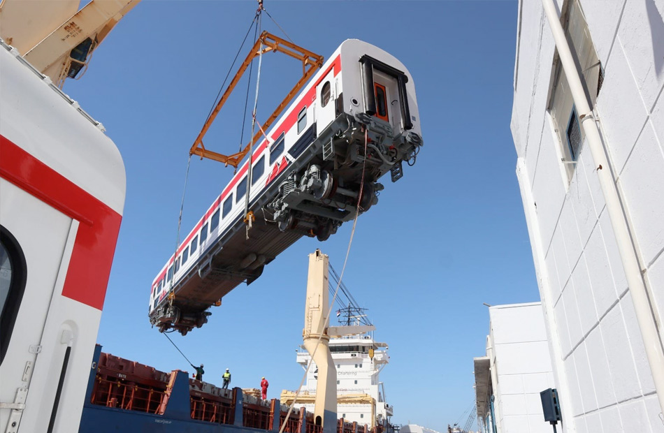وزير النقل: وصول 15 عربة درجة ثالثة مكيفة جديدة من المجر إلى ميناء الإسكندرية