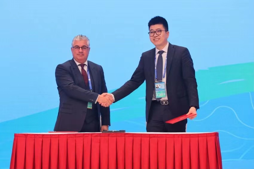 «اقتصادية قناة السويس» توقع اتفاقية مع الصين لإنتاج الكابلات الضوئية باستثمارات 18 مليون دولار