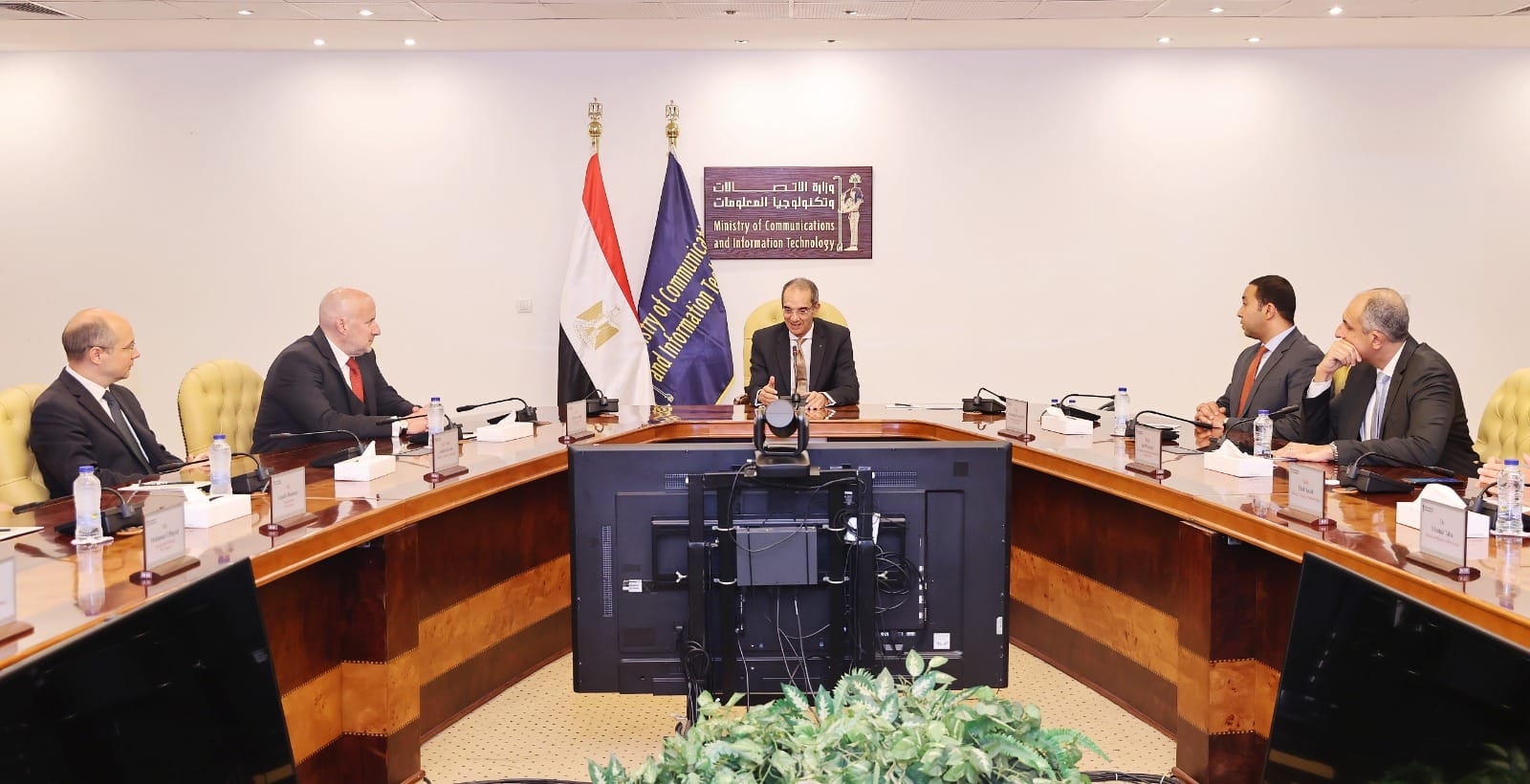مصر توقع مذكرة تفاهم لبناء كابل بحري مع ألبانيا