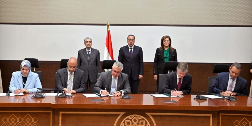 مصر توقع اتفاقية إطارية لإنتاج الوقود الأخضر في «السخنة» باستثمارات 3 مليارات دولار