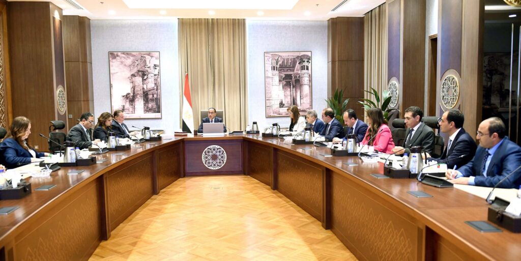 الحكومة والبنك المركزي يدرسان طرح تيسيرات جديدة للمصريين في الخارج