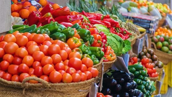 الطماطم بـ15 والبصل بـ23 جنيه.. أسعار الخضروات تتراجع في الأسواق المحلية