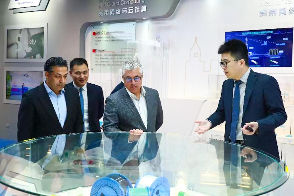 «اقتصادية قناة السويس» تجتمع مع كبريات شركات صناعة السيارات الكهربائية في الصين
