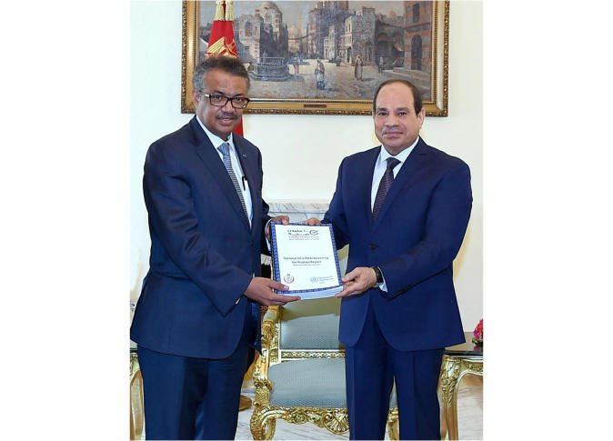 مصر تتسلم شهادة المستوي الذهبي العالمية لخلوها من فيروس «سي»
