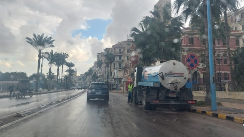 «الأرصاد»: شبورة مائية وأمطار خفيفة على بعض المناطق والعظمى 27 بالقاهرة