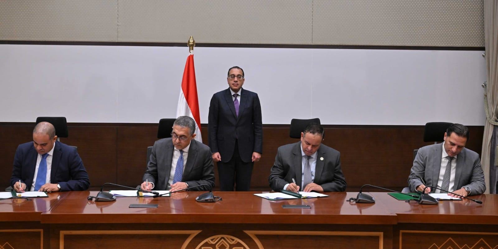 مصر توقع 3 اتفاقات لبدء تجميع السيارات محليًا