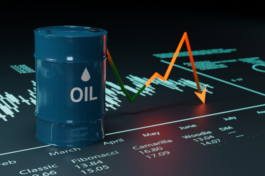 أسعار النفط تتراجع 1% نتيجة انخفاض الطلب