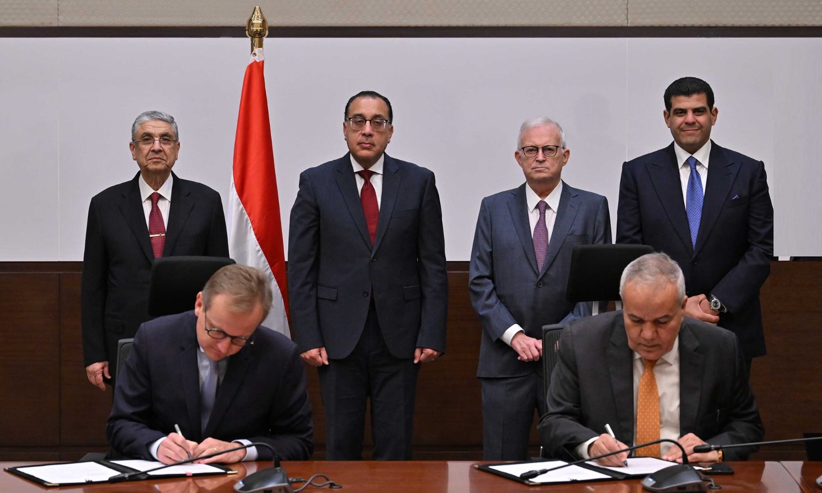 عبر خط ربط بحري.. مصر توقع اتفاقية مع شركة «ان دي نال» البلجيكية لتصدير الطاقة المتجددة إلى أوروبا