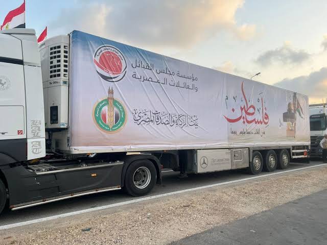 وصول 40 شاحنة مساعدات من بيت الزكاة والصدقات المصري إلى معبر رفح