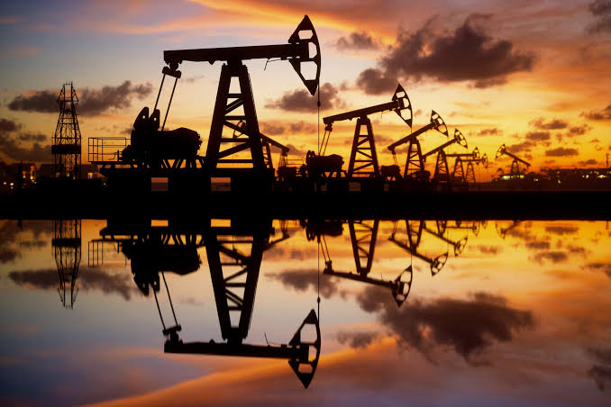 تراجع أسعار النفط بعد ارتفاع دام ثلاثة أيام