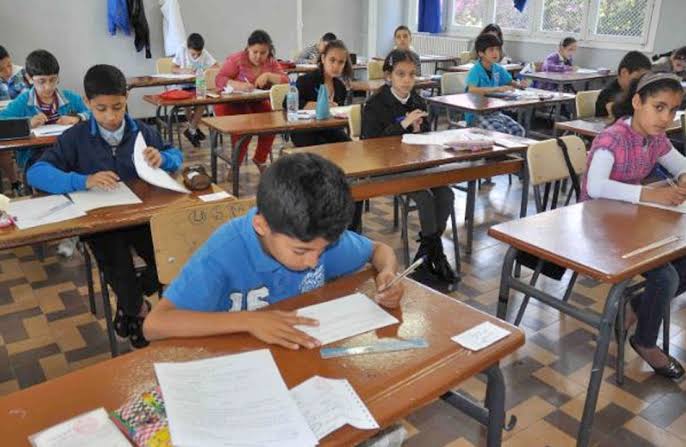 الحكومة تنفي وقف الامتحانات ببعض المدارس نتيجة تفشي مرض الجديري المائي