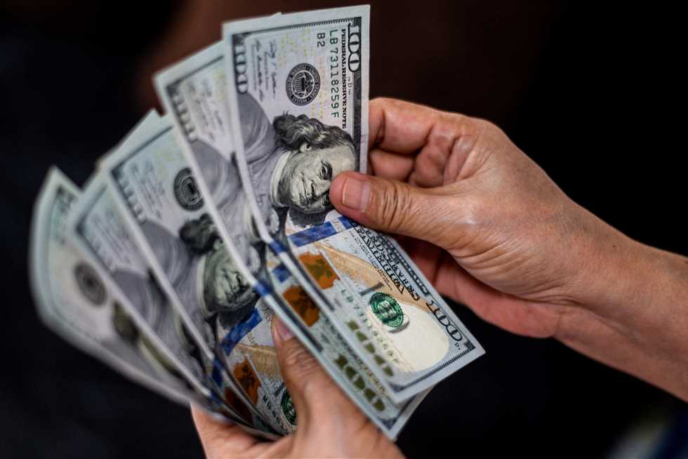 أسعار الدولار الأمريكي اليوم الإثنين 5 فبراير ببنوك مصر