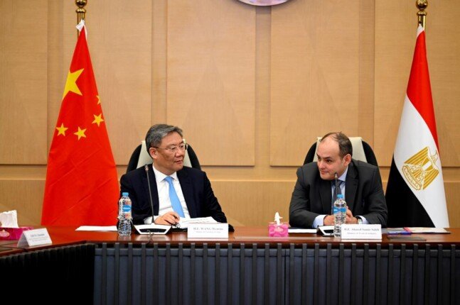 الصين تعتزم إنشاء منطقة صناعية على البحر المتوسط.. وتسوية المعاملات بالعملة المحلية مع مصر