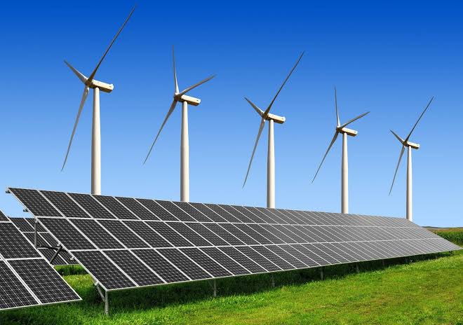 «الطاقة المتجددة» تتسلم خلال أيام 10 آلاف كيلو متر مربع لإنشاء محطات شمسية ورياح