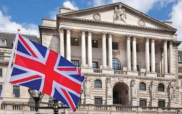 بنك إنجلترا يقرر تثبيت الفائدة عند 5.25 %