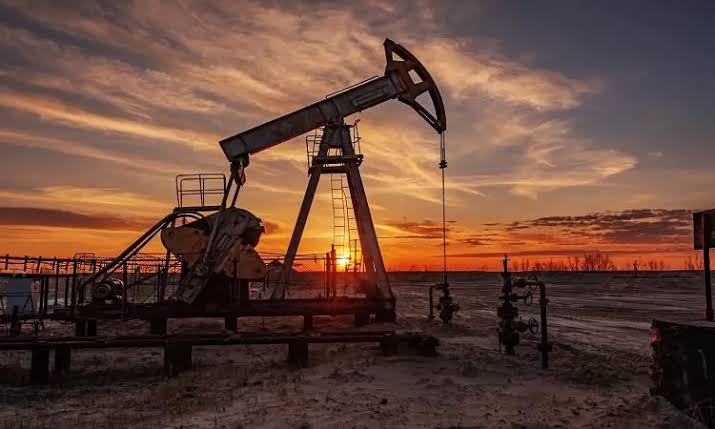 ارتفاع أسعار النفط في ظل تراجع المخزون الأمريكي واستمرار التوترات بالشرق الأوسط