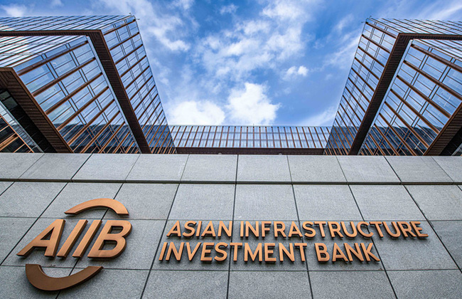 قرار جمهوري بتعديل اتفاقيات القروض مع البنك الآسيوي للاستثمار