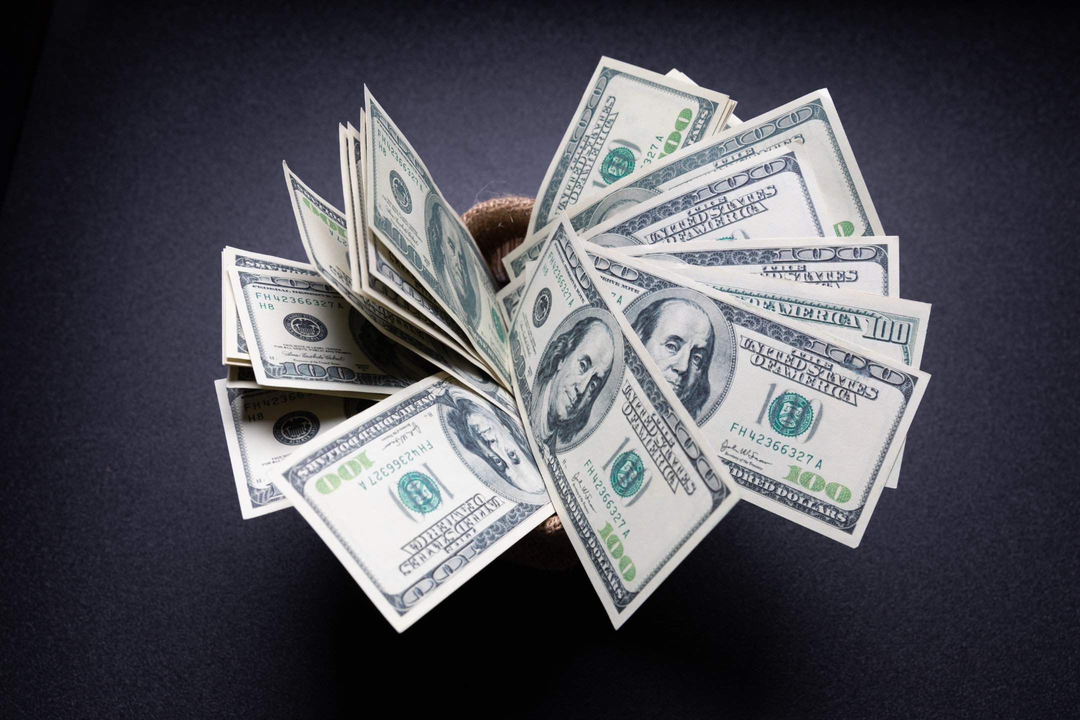 «الاستثمار العربي» يرصد أسعار العائد على الشهادة الدولارية الثلاثية في 8 بنوك