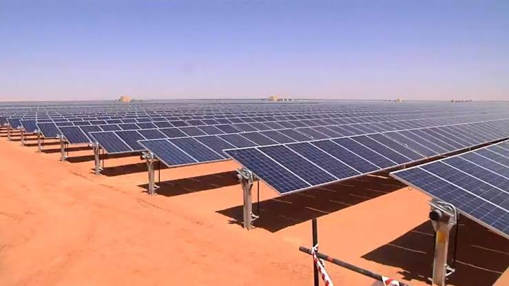إقامة محطة طاقة شمسية لإنتاج الكهرباء في نجع حمادى باستثمارات 1.1 مليار دولار