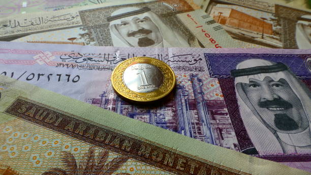 سعر الريال السعودي يرتفع أمام الجنيه ويتخطى 11 جنيهًا في البنوك