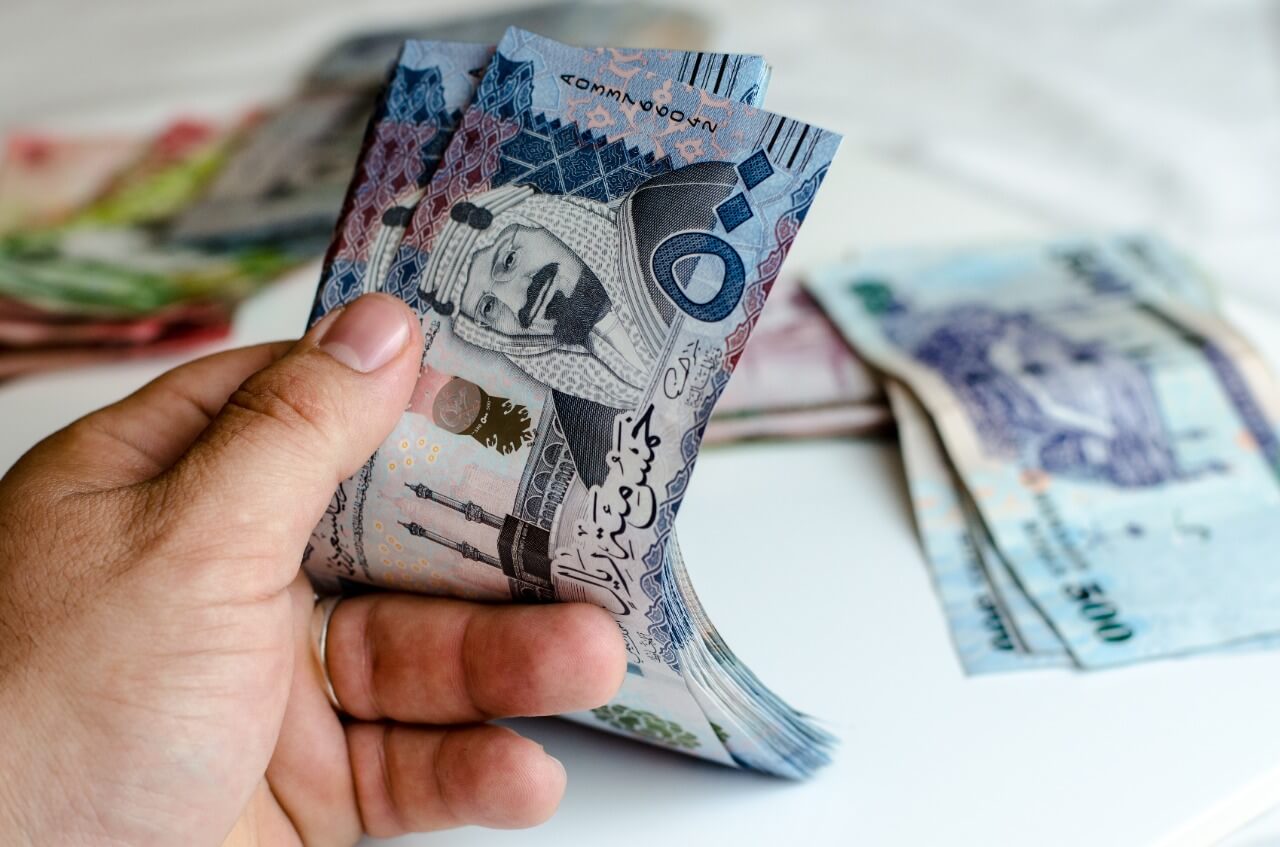 أسعار صرف الريال السعودي اليوم في البنوك ... «التعاملات الصباحية»