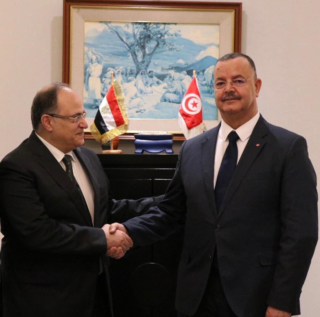 “الدواء” تبحث مع وزير الصحة التونسي سبل التعاون في تصنيع الأدوية والأمصال واللقاحات – جريدة الاستثمار العربى “الدواء” تبحث مع وزير الصحة التونسي سبل التعاون في تصنيع الأدوية والأمصال واللقاحات – جريدة الاستثمار العربى