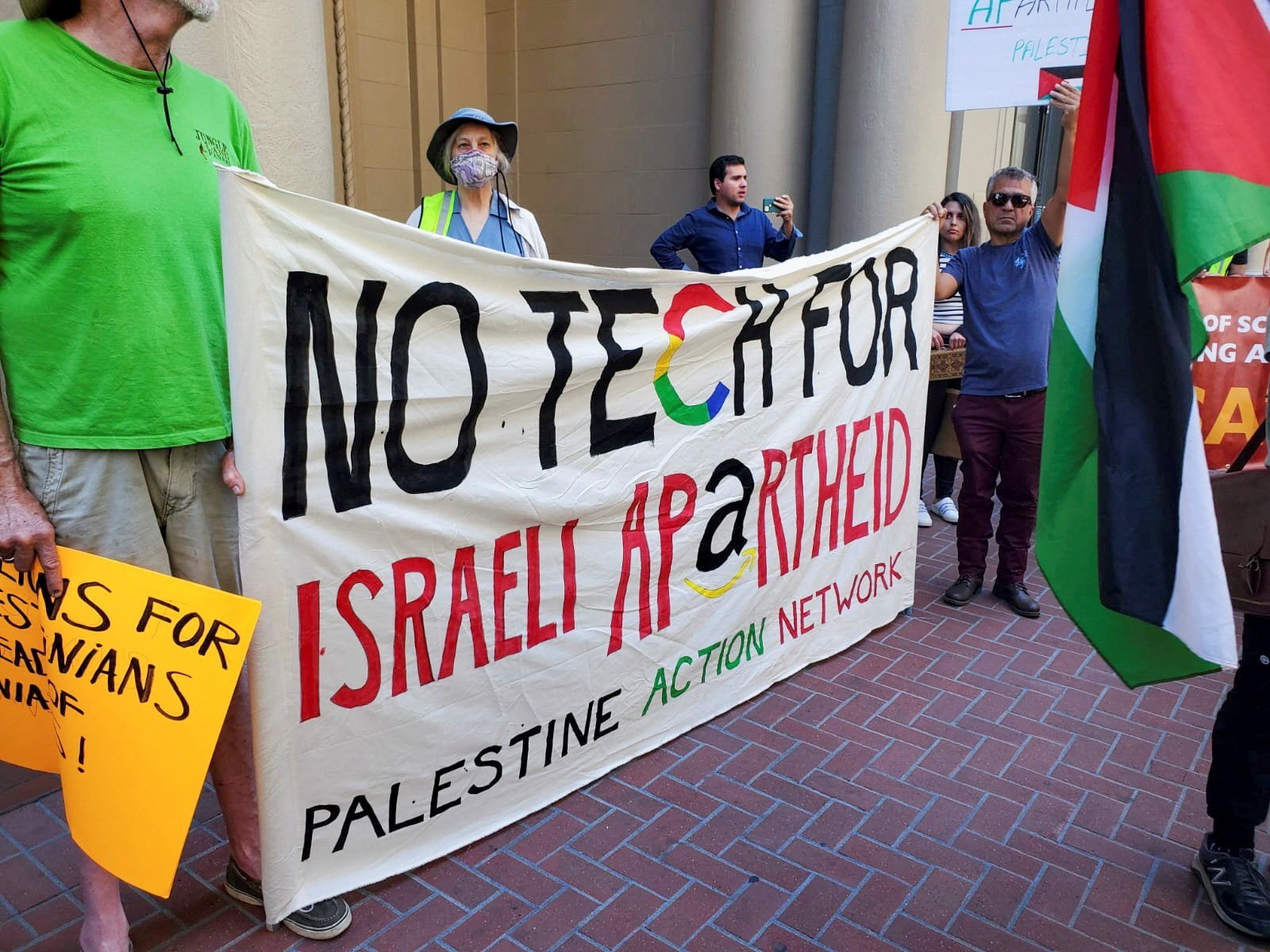 جوجل تفصل 28 موظفًا بسبب الاحتجاج على عقد إسرائيلي