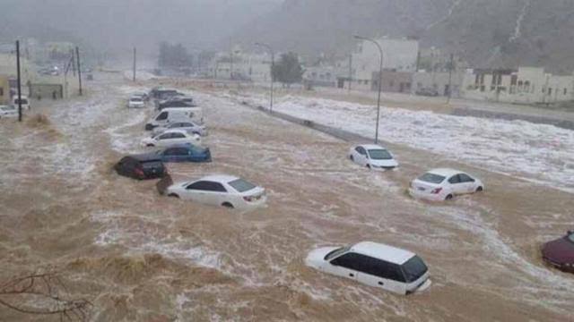 الإمارات تسجل هطول أكبر كمية من الأمطار منذ 75 عامًا