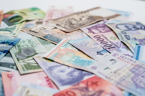 سعر العملات اليوم الأحد 28 أبريل.. 67.72 جنيهًا للدينار الأردني